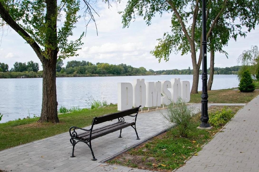 Sello Szabadidocentrum Domsod Exteriör bild